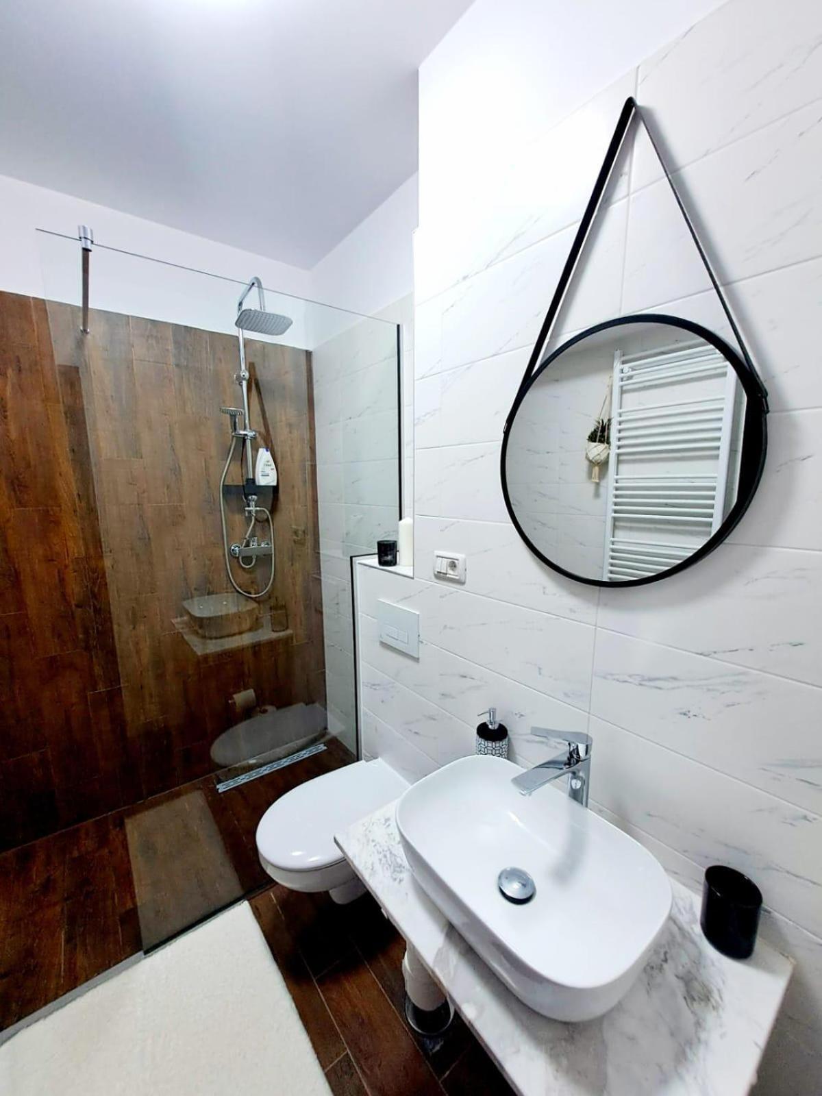 Mountain Breeze Luxury Apartment Ac & Parcare Privata Braszów Zewnętrze zdjęcie